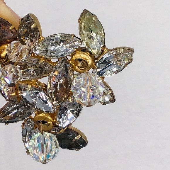 VINTAGE Brooch AB Clear Faceted Glass Rhinestones Triangle Shape Pin Beads - Picture 3 of 8